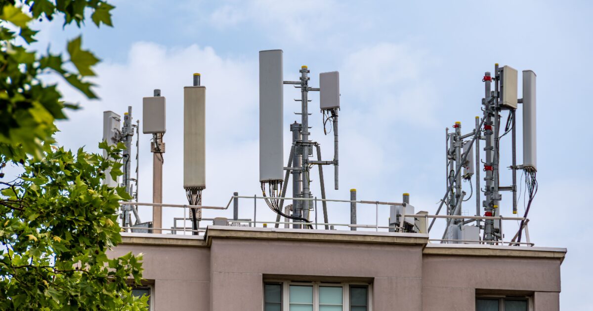 Gränsvärden för strålning från trådlös teknik skyddar inte mot cancer och reproduktionsskador